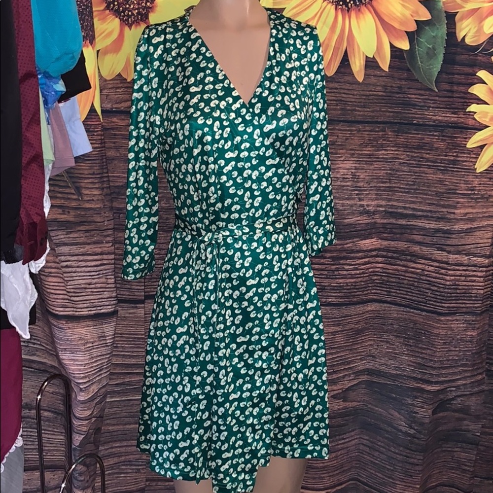 NWT Green Lilypad design  women’s wrap dress sm